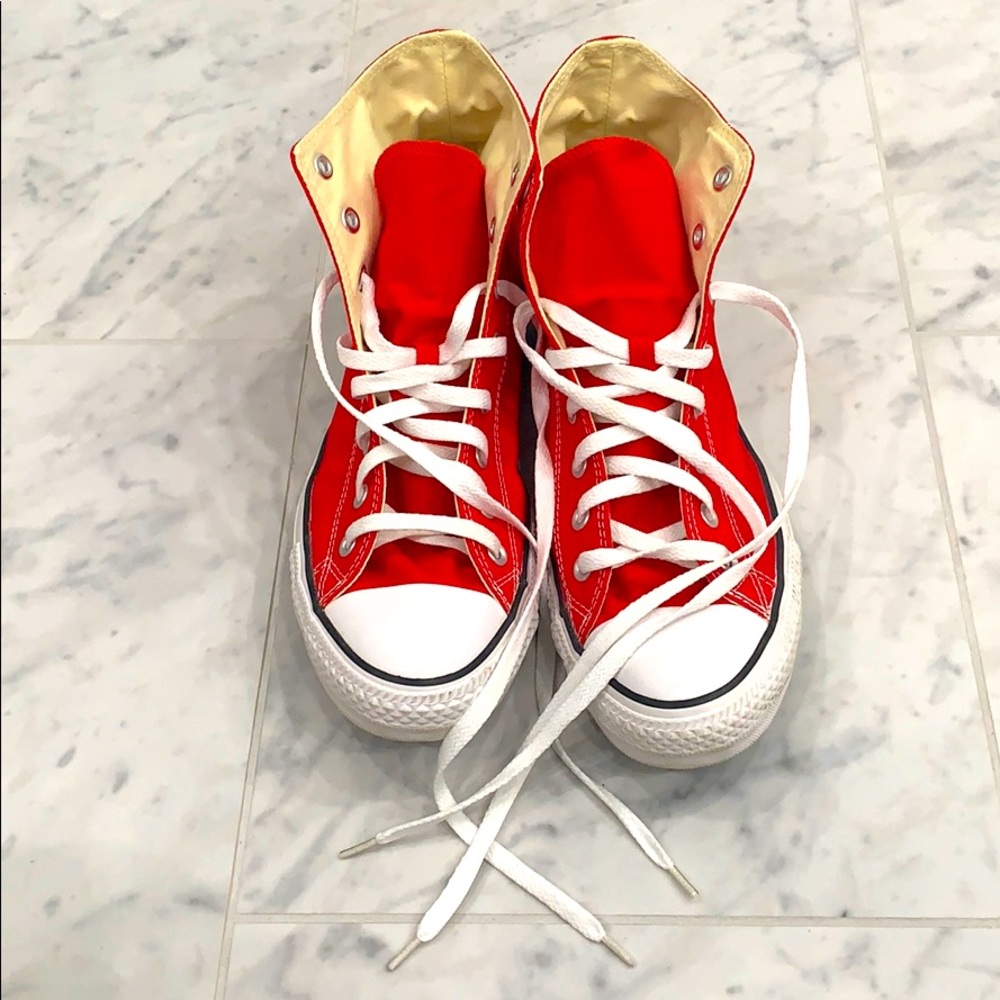 High top red converse barely worn